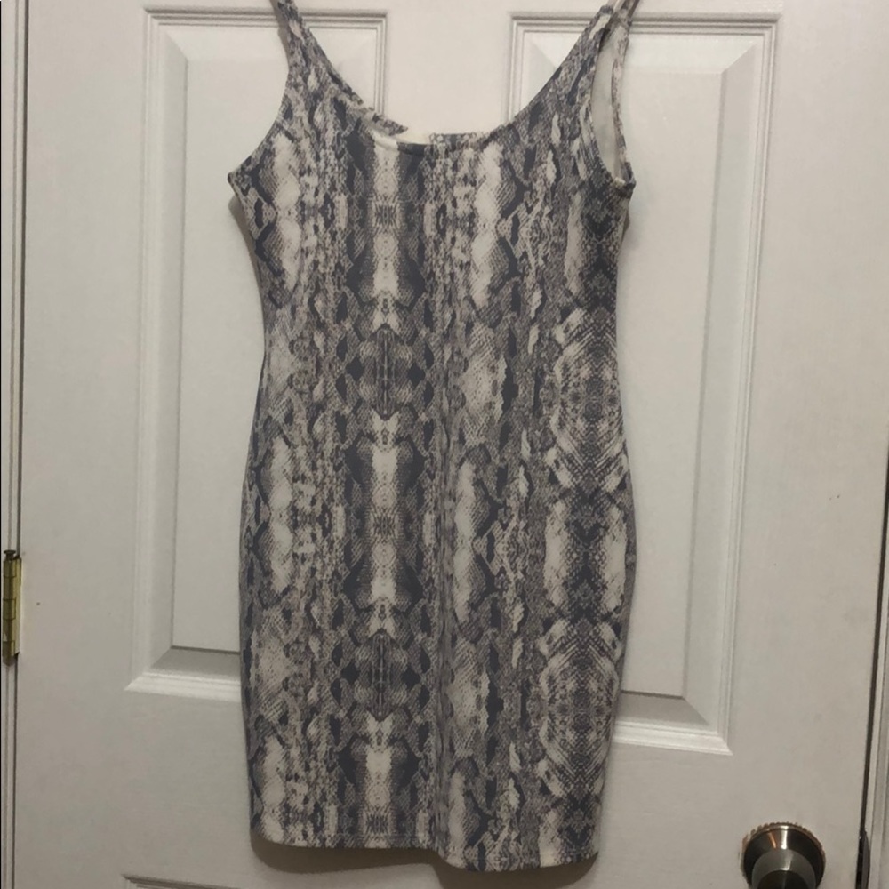 Dress - Picture 5 of 5